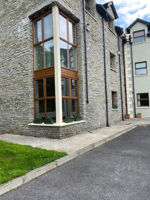 Glengesh Court. Ardara Town Centre. Exterior foto